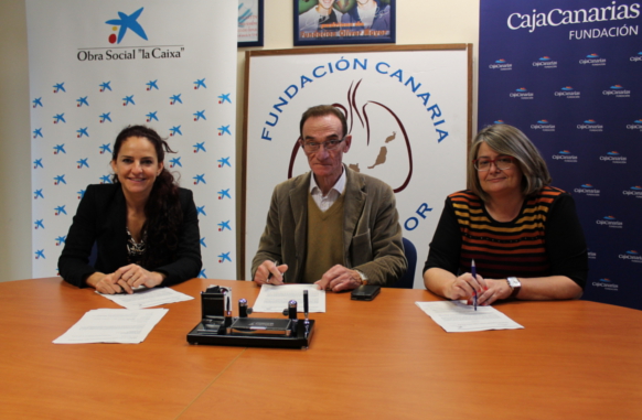 Firma del convennio de colaboración entre Fundación Canaria Oliver Mayor Contra la Fibrosis Quística, Fundación 